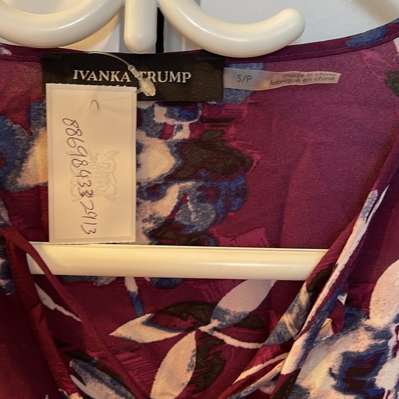 BNWT Ivanka Trump Blouse. - Picture 4 of 4